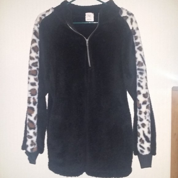 Jackets & Blazers - XL Women's Sherpa Black w/ Cheetah Print